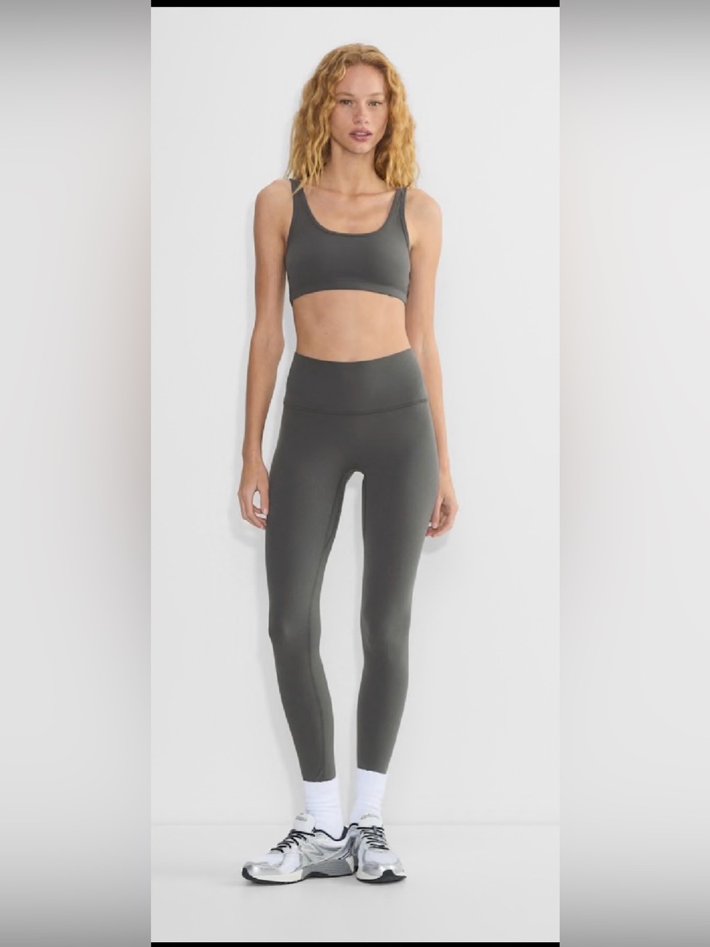 Aritzia Golden BUTTER Cheeky Infinite Hi-Rise 26” Legging Size 8 - Coal Grey